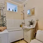 Sunny Apartment, 7 Min With Tram To The Old Town