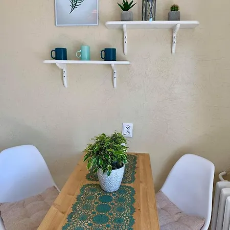 Sunny Apartment, 7 Min With Tram To The Old Town *