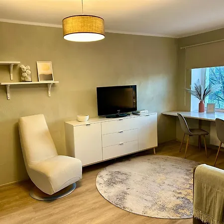 Sunny Apartment With Wall-To-Wall Desk &Tram At Door * Ταλίν