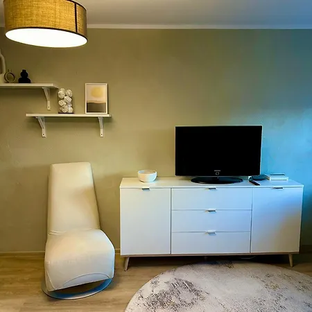Sunny Apartment With Wall-To-Wall Desk &Tram At Door * Ταλίν