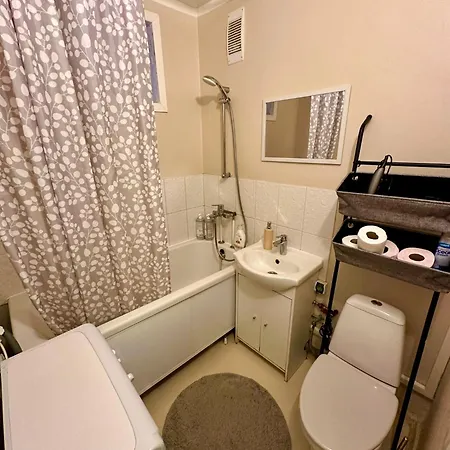 Διαμέρισμα Sunny Apartment With Wall-To-Wall Desk &Tram At Door Ταλίν