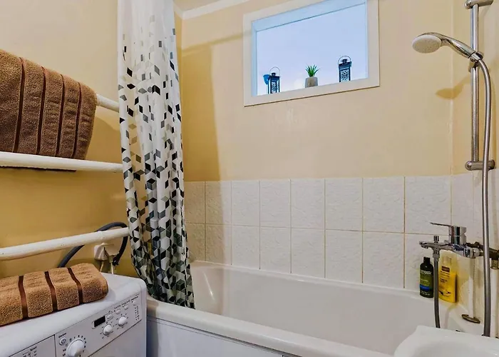 Apartment Sunny Apartment, 7 Min With Tram To The Old Town