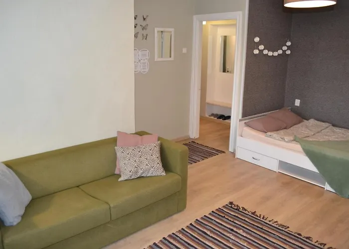 Sunny Apartment, 7 Min With Tram To The Old Town Apartment *